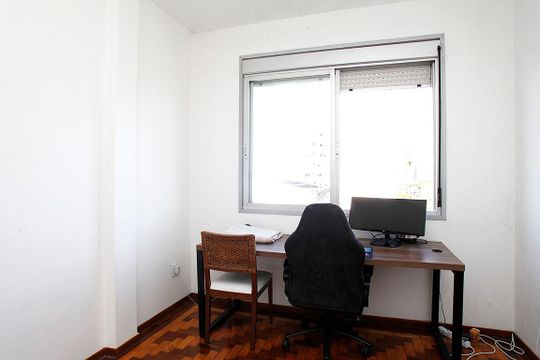 Quarto 2 de apartamento para alugar com 2 quartos, 84m² em Santana, Porto Alegre