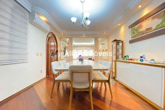 Casa à venda com 4 quartos, 300m² em Vila Costa Melo, São Paulo