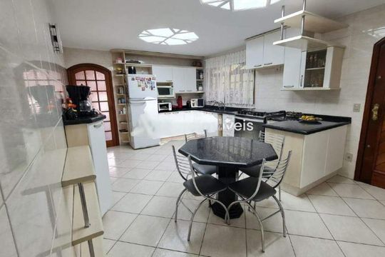 Casa à venda com 4 quartos, 300m² em Vila Costa Melo, São Paulo