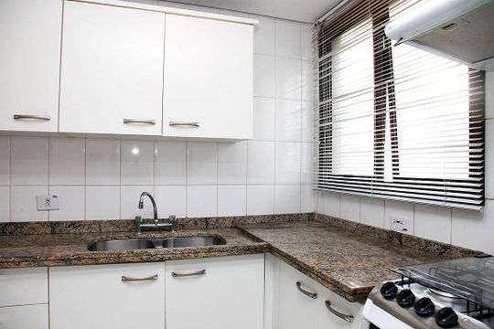Cozinha + Área de Serviço de apartamento à venda com 2 quartos, 90m² em Petrópolis, Porto Alegre