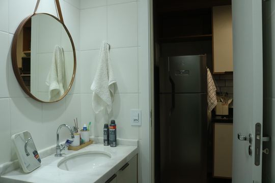 Banheiro de kitnet/studio para alugar com 1 quarto, 26m² em Barra Funda, São Paulo