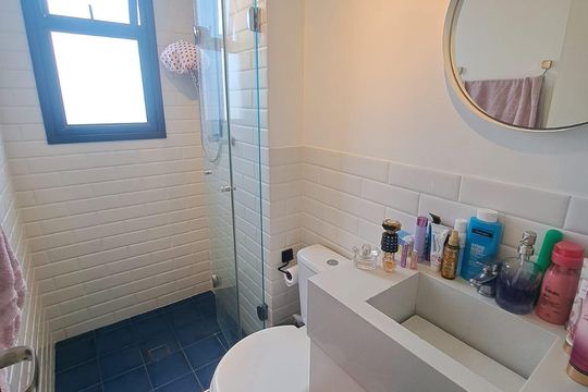 Banheiro de apartamento à venda com 2 quartos, 52m² em Presidente Altino, Osasco