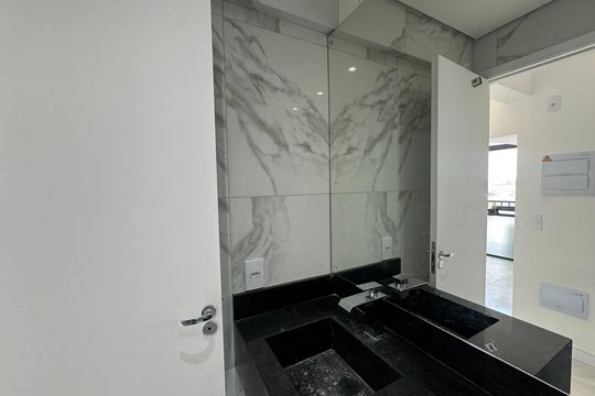 Banheiro de apartamento à venda com 2 quartos, 48m² em Nova Aldeinha, Barueri