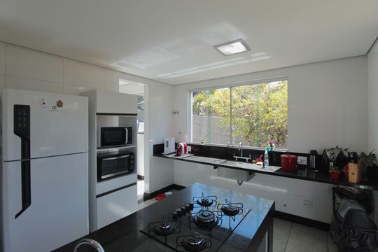 Cozinha de casa à venda com 4 quartos, 1190m² em Garças, Belo Horizonte
