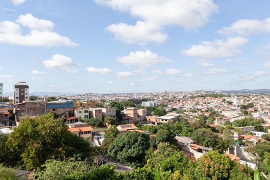 VIsta de casa para alugar com 4 quartos, 200m² em Mantiqueira, Belo Horizonte