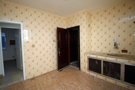 Cozinha de apartamento à venda com 2 quartos, 60m² em Irajá, Rio de Janeiro