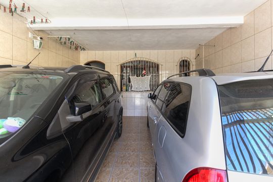 Garagem de casa à venda com 4 quartos, 120m² em Itaquera, São Paulo