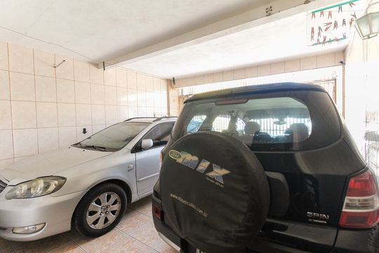 Garagem de casa à venda com 4 quartos, 120m² em Itaquera, São Paulo