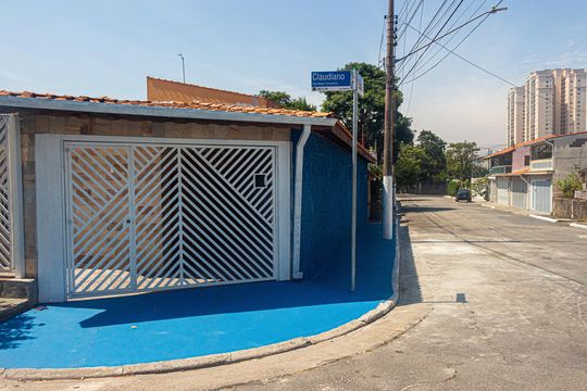 Fachada de casa para alugar com 3 quartos, 220m² em Vila Gea, São Paulo