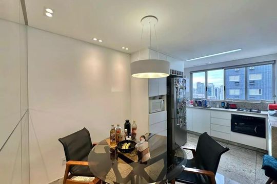 Apartamento à venda com 2 quartos, 90m² em Savassi, Belo Horizonte