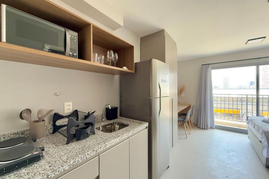 Cozinha  de kitnet/studio para alugar com 0 quarto, 24m² em Vila Cordeiro, São Paulo