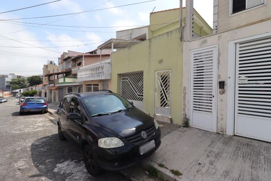 Fachada de casa à venda com 2 quartos, 125m² em Vila Helena, Santo André