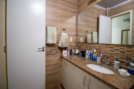 Banheiro de apartamento à venda com 3 quartos, 80m² em Penha, Rio de Janeiro