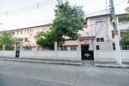 Fachada do bloco de apartamento à venda com 3 quartos, 80m² em Penha, Rio de Janeiro