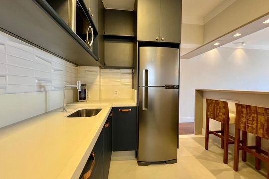 Cozinha de apartamento para alugar com 2 quartos, 68m² em Taquaral, Campinas
