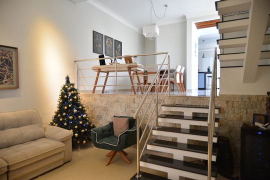 Casa à venda com 4 quartos, 223m² em Santa Terezinha, Santo André