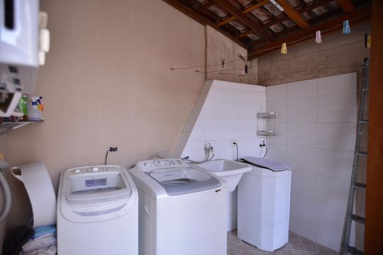 Área de Serviço de casa à venda com 4 quartos, 223m² em Santa Terezinha, Santo André