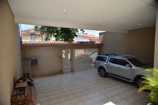 Garagem de casa à venda com 4 quartos, 223m² em Santa Terezinha, Santo André