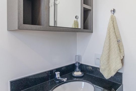 Banheiro de kitnet/studio para alugar com 1 quarto, 30m² em Pinheiros, São Paulo