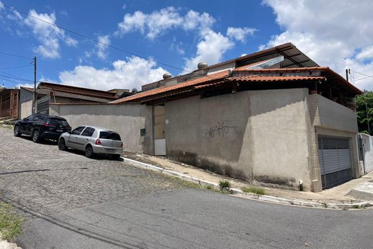 Fachada de casa à venda com 3 quartos, 250m² em Vila Siqueira (Zona Norte), São Paulo
