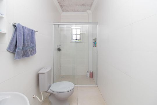 Banheiro de apartamento à venda com 3 quartos, 100m² em Santa Tereza, Porto Alegre