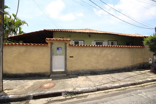 Fachada com Placa de casa de condomínio à venda com 4 quartos, 194m² em Taquara, Rio de Janeiro