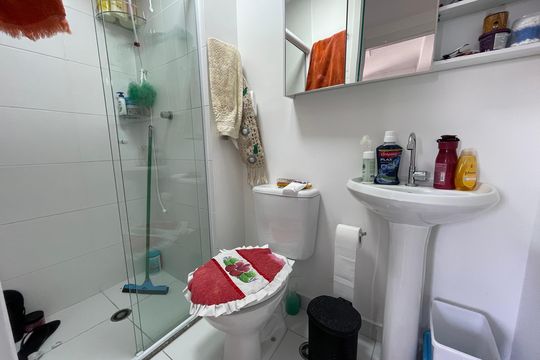 Banheiro de apartamento à venda com 2 quartos, 33m² em Jardim Celeste, São Paulo