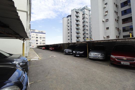 Garagem de apartamento à venda com 2 quartos, 54m² em Vila Ipiranga, Porto Alegre