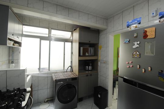 Cozinha de apartamento à venda com 2 quartos, 54m² em Vila Ipiranga, Porto Alegre