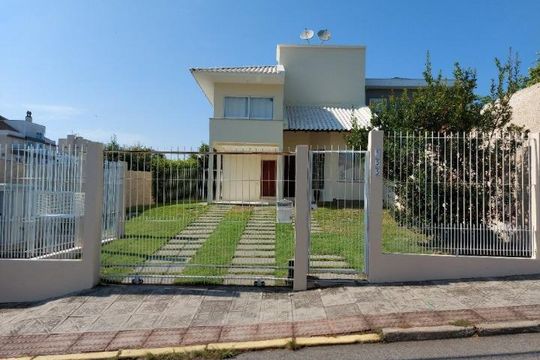 Casa para alugar com 3 quartos, 162m² em Coqueiros, Florianópolis