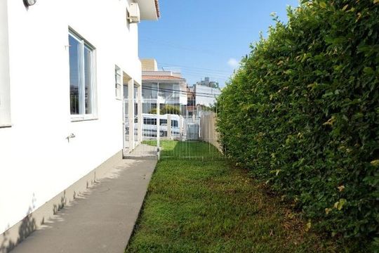 Casa para alugar com 3 quartos, 162m² em Coqueiros, Florianópolis