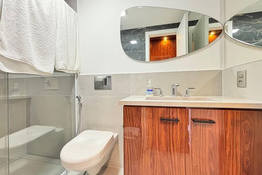 Banheiro de kitnet/studio para alugar com 1 quarto, 50m² em Vila Olímpia, São Paulo