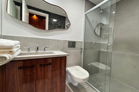 Banheiro de kitnet/studio para alugar com 1 quarto, 50m² em Vila Olímpia, São Paulo
