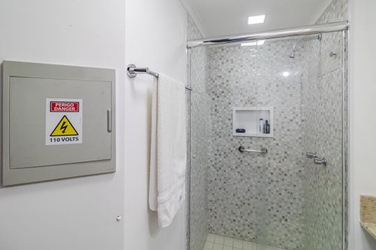 Banheiro de kitnet/studio à venda com 1 quarto, 26m² em Cerqueira César, São Paulo