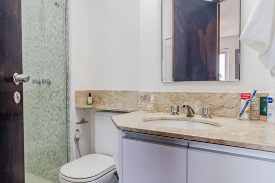 Banheiro de kitnet/studio à venda com 1 quarto, 26m² em Cerqueira César, São Paulo