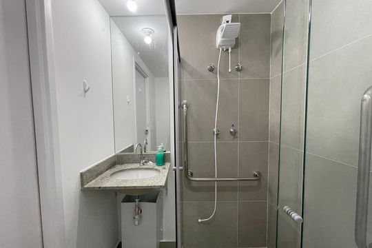 Banheiro de kitnet/studio à venda com 1 quarto, 36m² em Butantã, São Paulo
