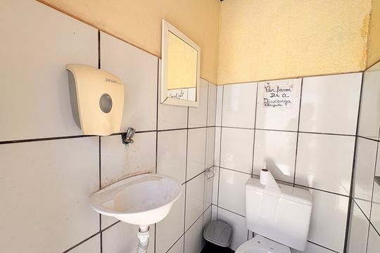 Banheiro externo 2 de casa para alugar com 3 quartos, 780m² em Jardim das Tulipas, Jundiaí