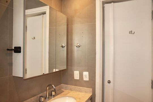 Banheiro da Suíte de apartamento à venda com 1 quarto, 63m² em Saúde, São Paulo