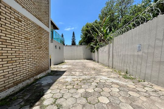 Garagem de apartamento para alugar com 1 quarto, 50m² em Campeche, Florianópolis