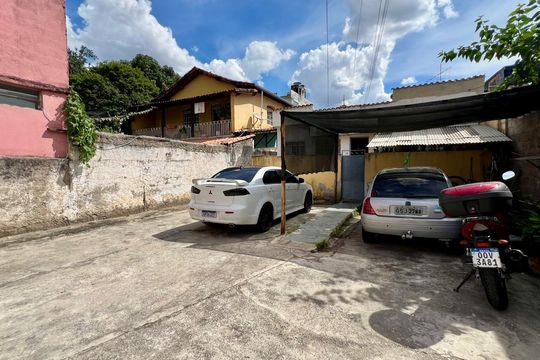 Quintal de casa à venda com 2 quartos, 156m² em Alto Caiçaras, Belo Horizonte