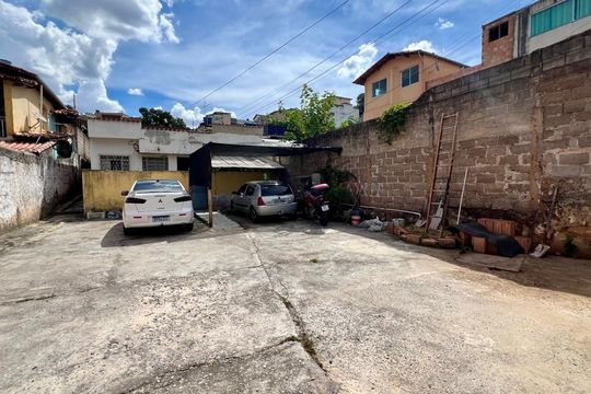 Quintal de casa à venda com 2 quartos, 156m² em Alto Caiçaras, Belo Horizonte