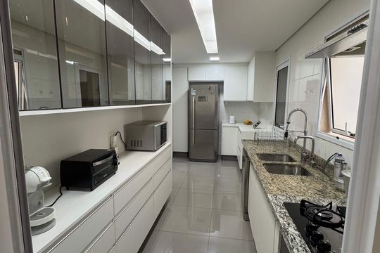 Apartamento à venda com 3 quartos, 140m² em Jardim Arpoador, São Paulo