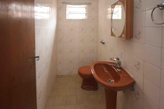 Banheiro casa 02 de casa para alugar com 4 quartos, 192m² em Jardim Ivone, São Paulo