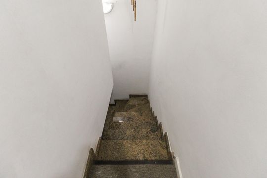 Escada de casa à venda com 2 quartos, 160m² em Limoeiro, São Paulo
