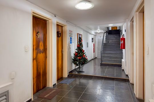 Hall de entrada de apartamento à venda com 2 quartos, 60m² em Sé, São Paulo