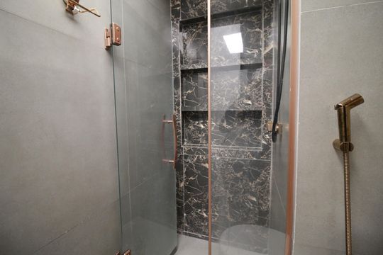 Banheiro de apartamento para alugar com 2 quartos, 45m² em Jacarepaguá, Rio de Janeiro