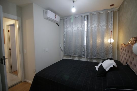 Quarto 1 de apartamento para alugar com 2 quartos, 45m² em Jacarepaguá, Rio de Janeiro