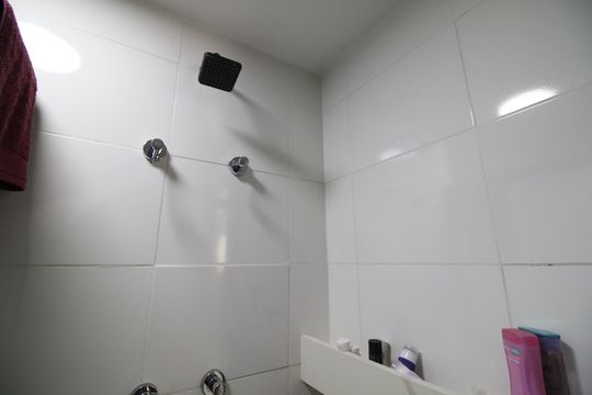 Banheiro de apartamento para alugar com 1 quarto, 38m² em Taquara, Rio de Janeiro