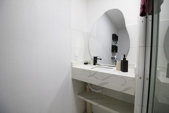Banheiro de apartamento para alugar com 1 quarto, 38m² em Taquara, Rio de Janeiro