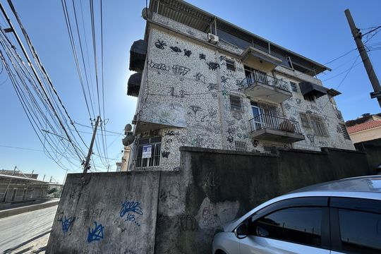 Fachada + placa de apartamento para alugar com 3 quartos, 100m² em Madureira, Rio de Janeiro